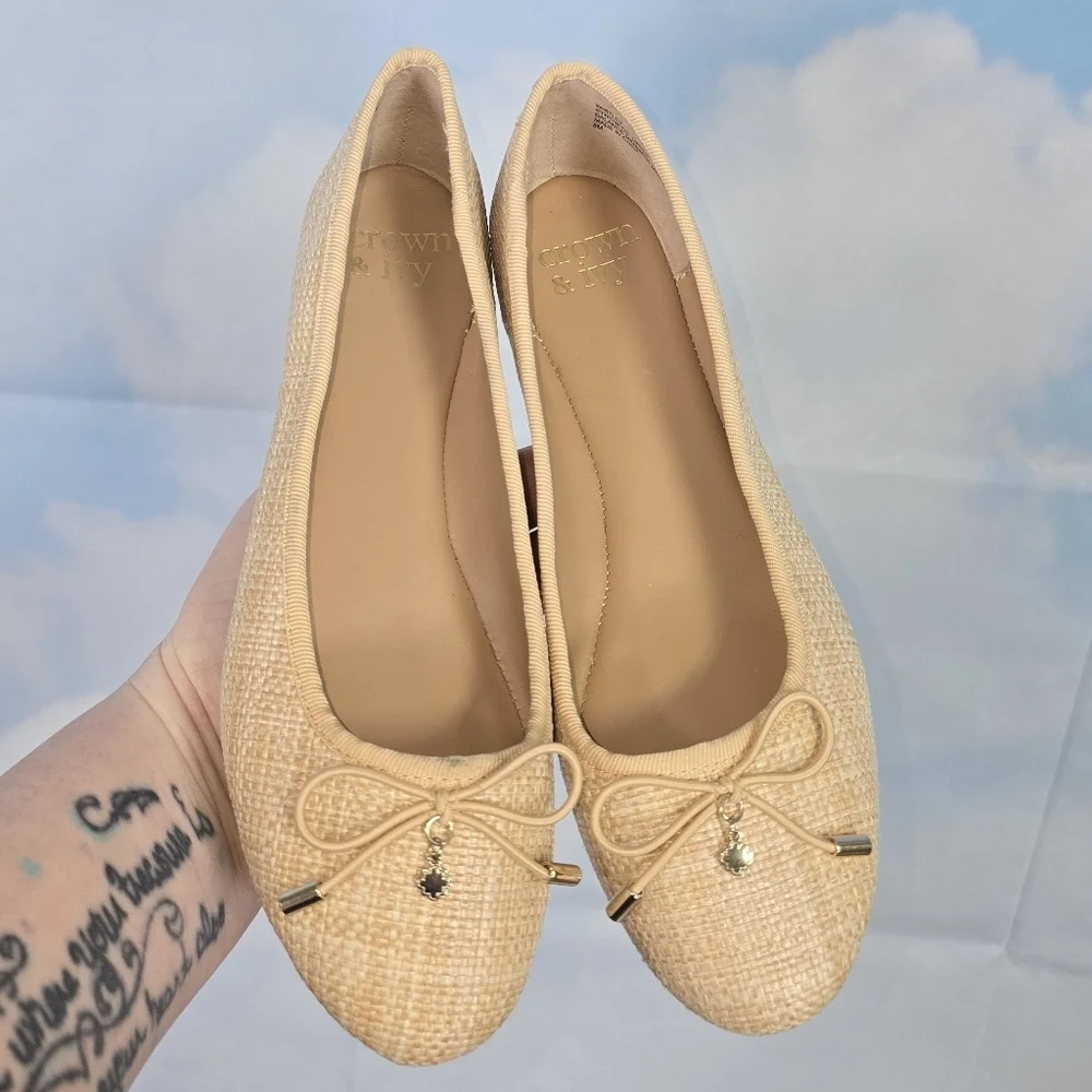 Crown & Ivy Whitney Woven Raffia Bow And Charm Embellished Ballet Flats Size 8